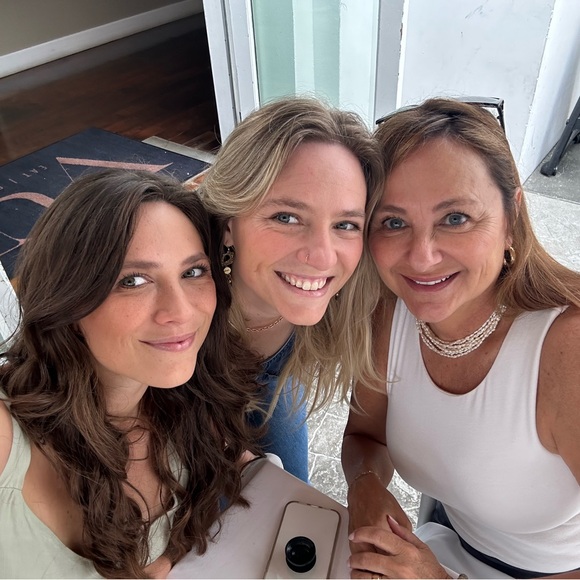 Meet your Posher, Michelle - Picture 3 of 3